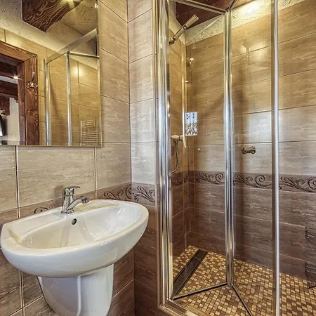 Katarina بيت ضيافة 3*