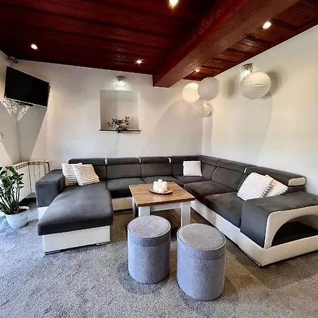 Katarina بيت ضيافة 3*